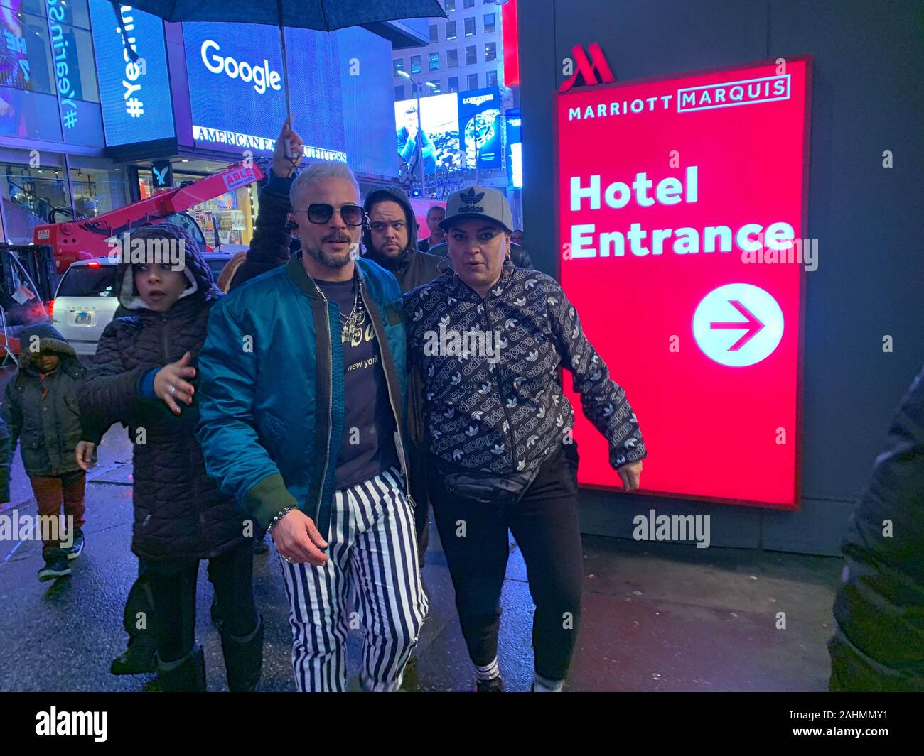 New York, USA. 30th Dec, 2019. Puerto Rican singer Pedro Capo, famous for  the song “Vamos Pa La Playa”, rehearses this Monday (30) at Times Square  with the presence of fans. He