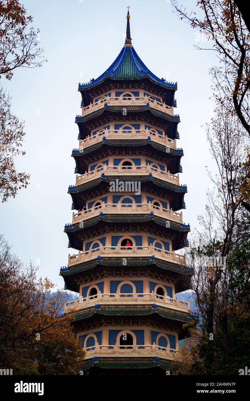 Towering in the eastern suburb of Nanjing, Purple Mountain (Zhongshan Mountain National Park Stock Photo