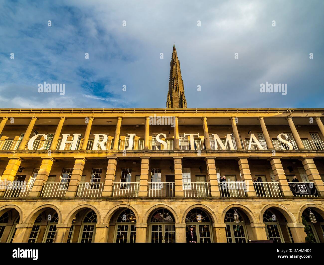 The Piece Hall, Halifax, at Christmas Stock Photo Alamy