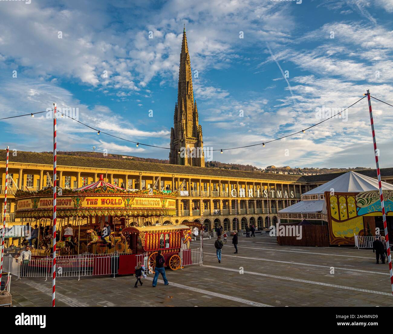 The Piece Hall, Halifax, at Christmas Stock Photo Alamy