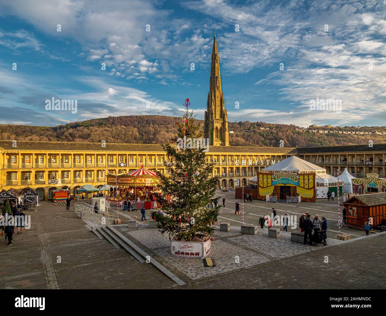 The Piece Hall, Halifax, at Christmas Stock Photo Alamy