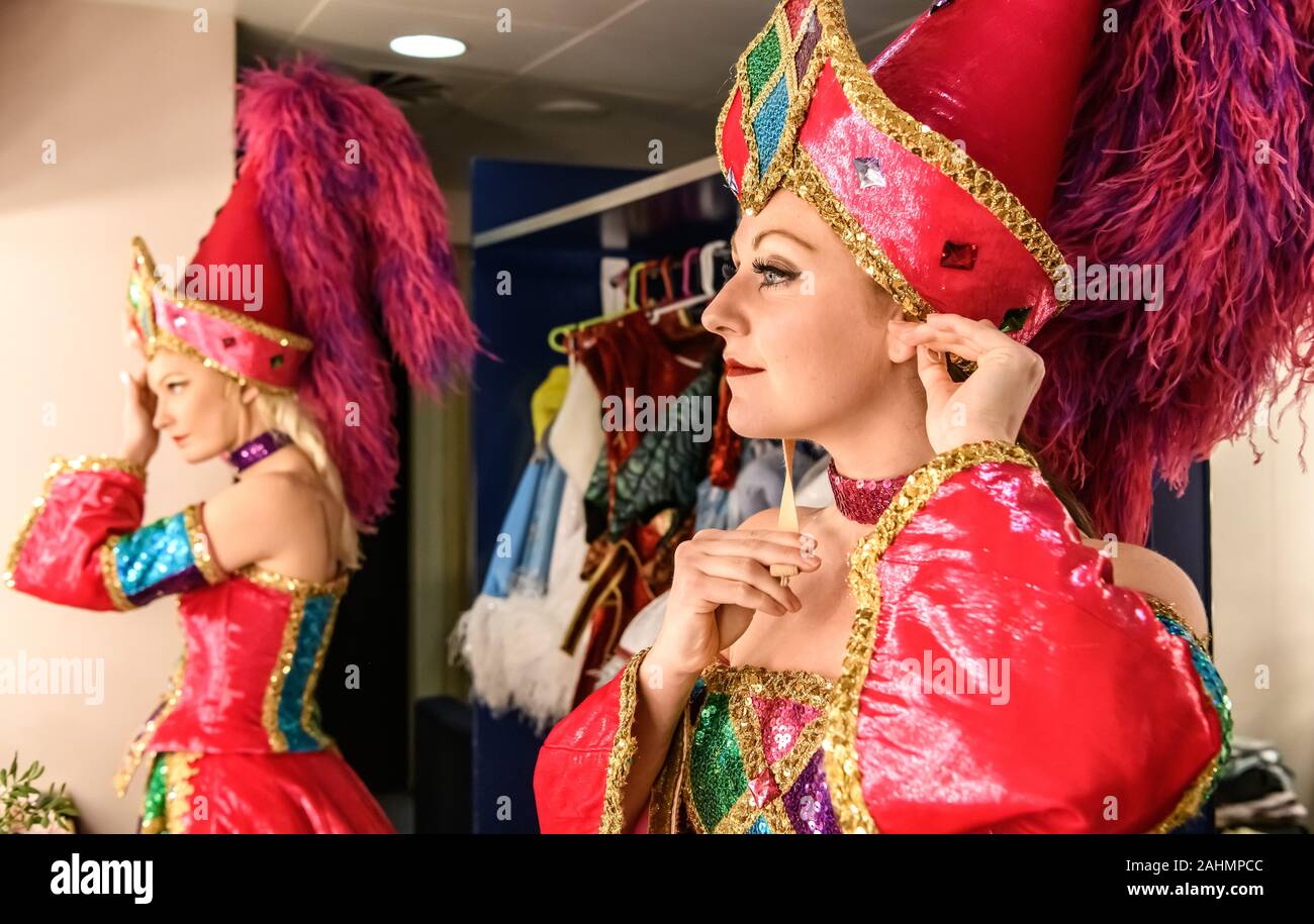 'Snow White & the Seven Dwarfs'. Birmingham, England, UK. 30 December 2019. Cast members put the finishing touches to their costumes before a performance of Snow White & the Seven Dwarfs at the Birmingham Hippodrome. England. UK.  The show runs until Sunday 2nd Feb 2020. Picture by Simon Hadley/ Alamy Stock Photo