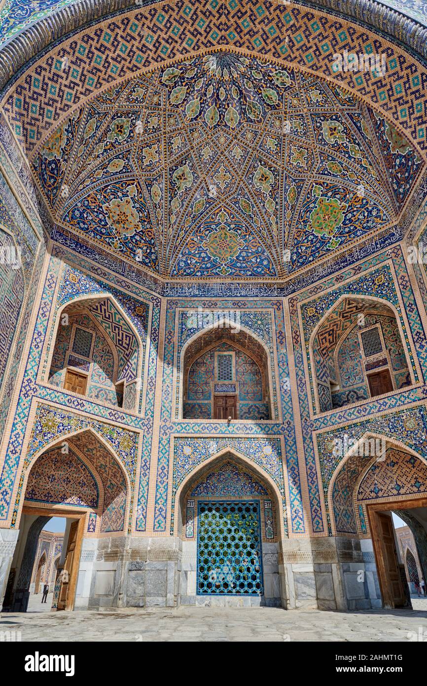 tilya-kori-madrasa-or-tilla-kari-madrasah-in-famous-registan-of