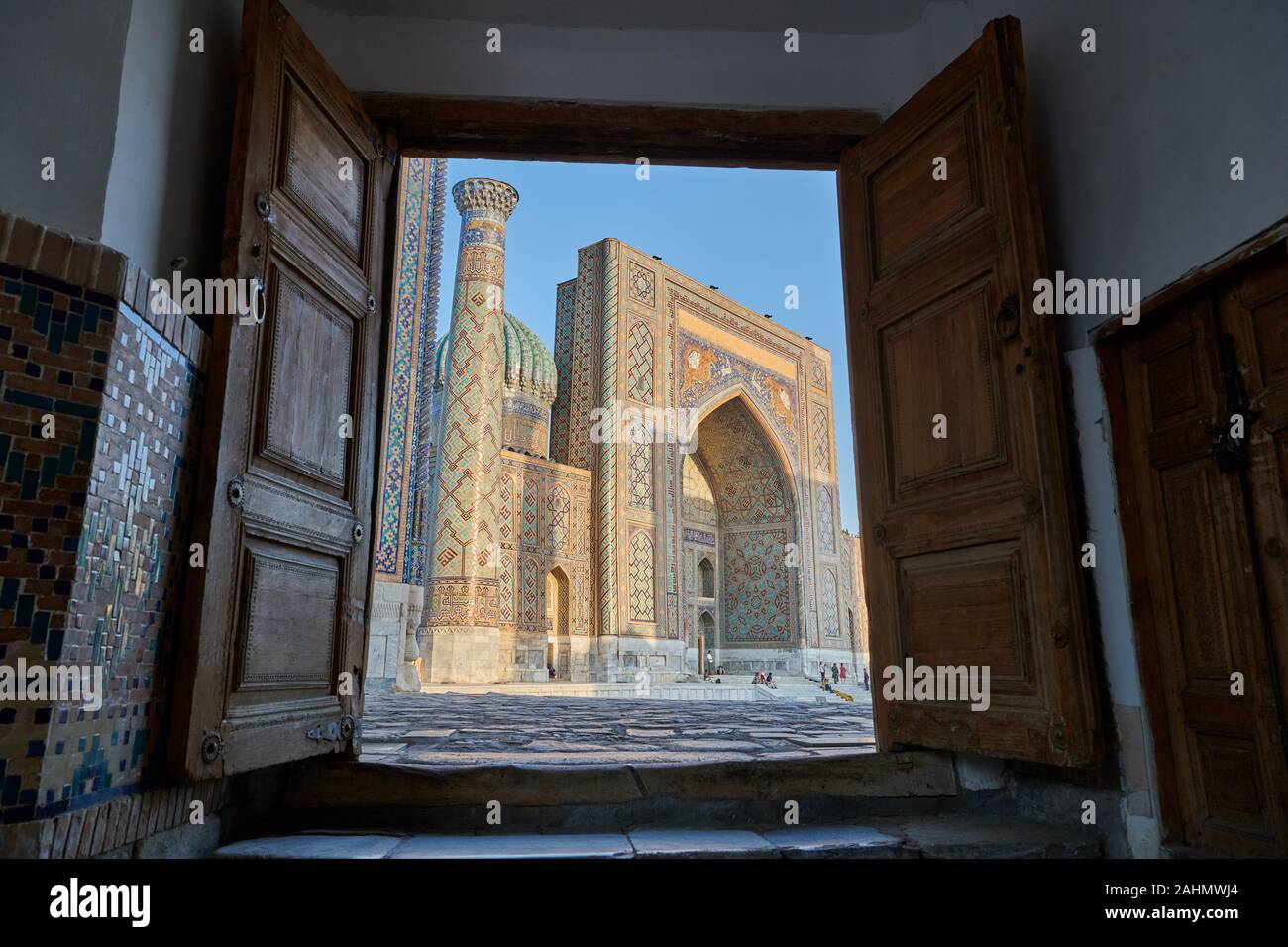 Sher-Dor-Madrasah in famous Registan of Samarkand, Uzbekistan, Central Asia Stock Photo