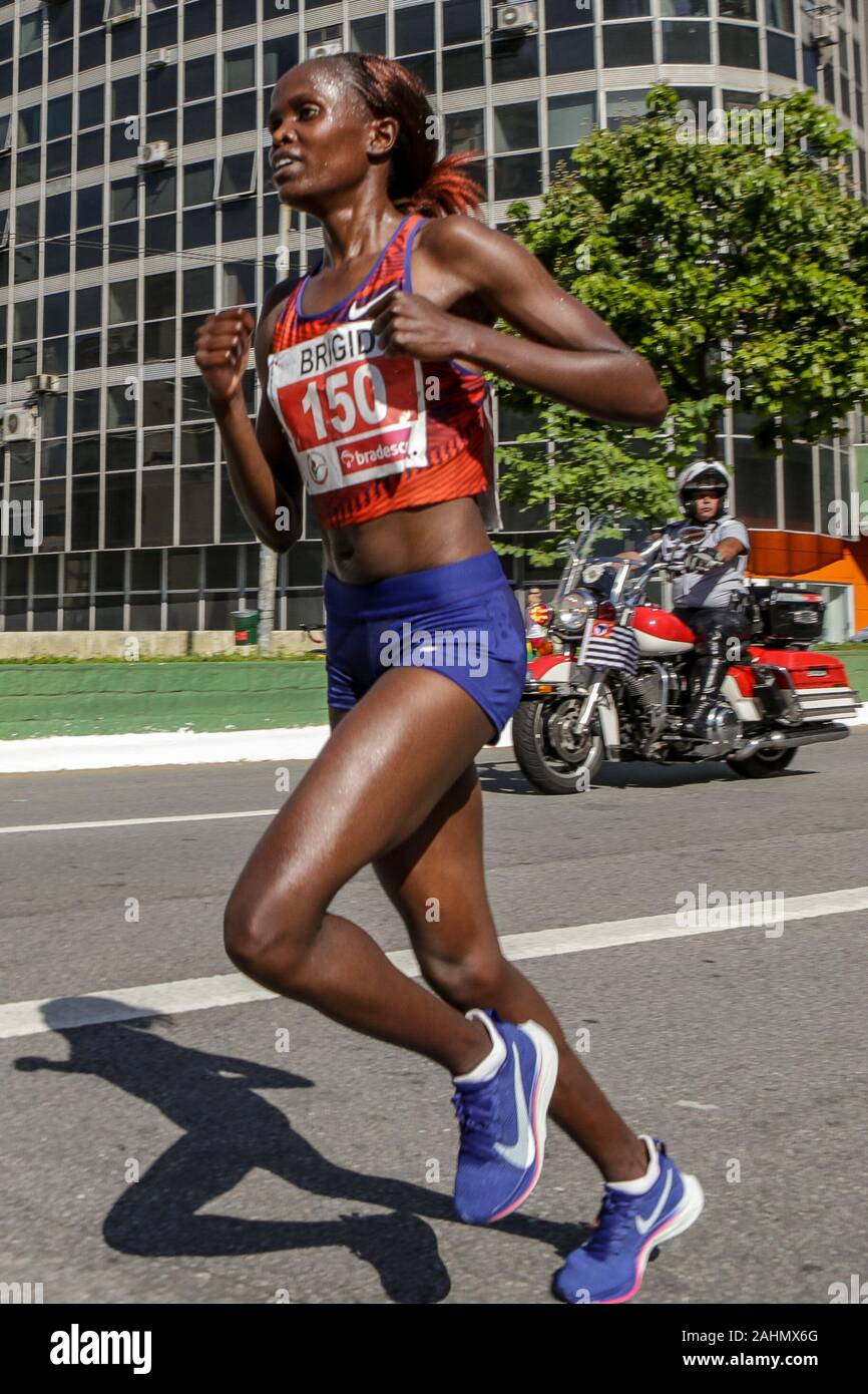 Sao Paulo, Brazil. 31st Dec, 2019. Highlights of the women's squad of the 2019 edition of the SÃ£o Silvestre race, which takes place traditionally on the last day of the year in SÃ£o Paulo, Brazil. Credit: Dario Oliveira/ZUMA Wire/Alamy Live News Stock Photo