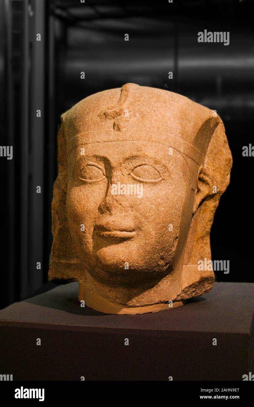 Egypt, Alexandria, Archeological museum of the Bibliotheca Alexandrina, royal head wearing the nemes. Quartzite. Found in Abukir by Franck Goddio. Stock Photo
