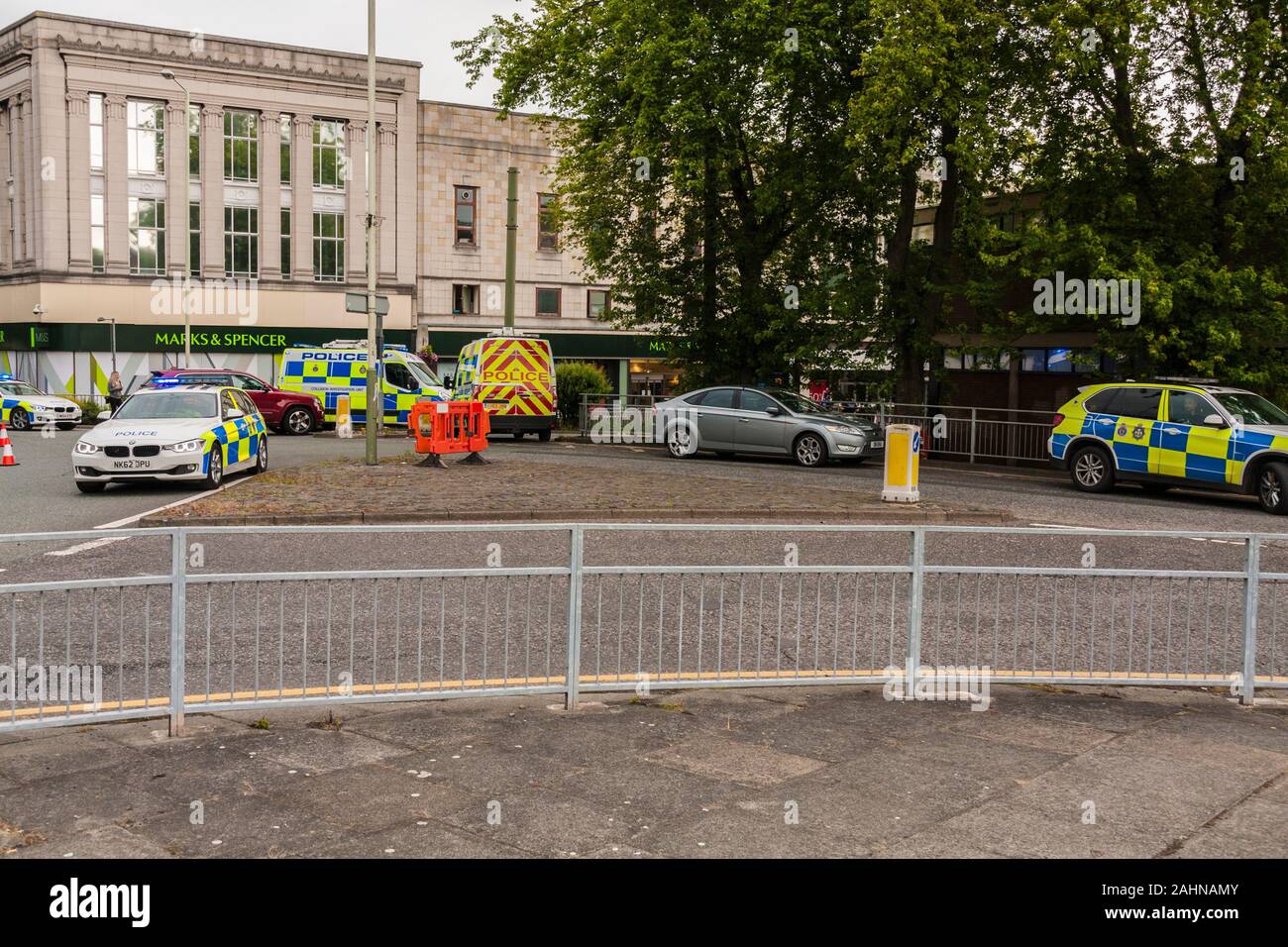 Police cordon off Northgate from traffic and pedestrians whilst enquiries ongoing into a fatal accident at the Halifax Bank,Darlington,England,UK Stock Photo