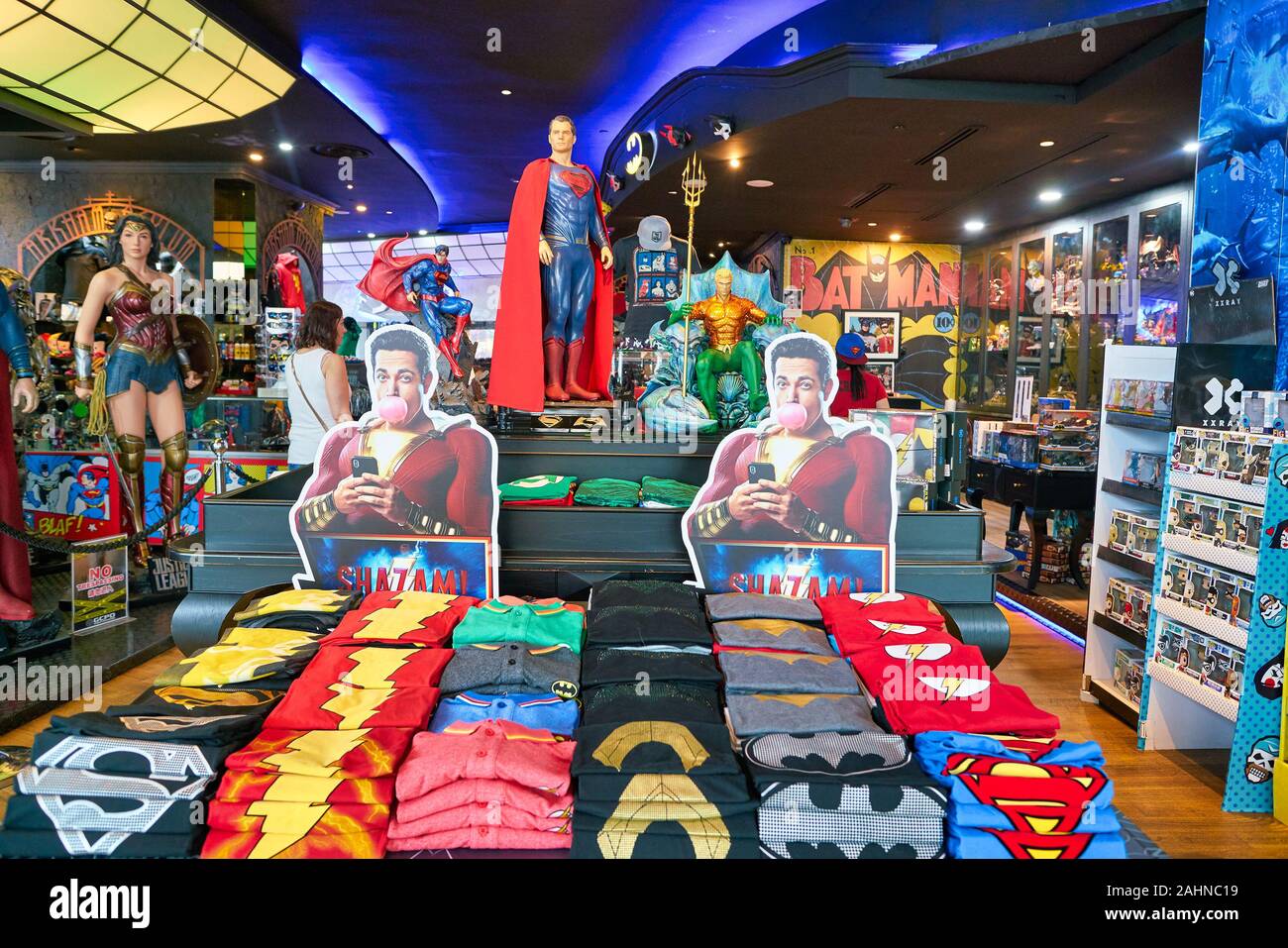 Dc tienda sale