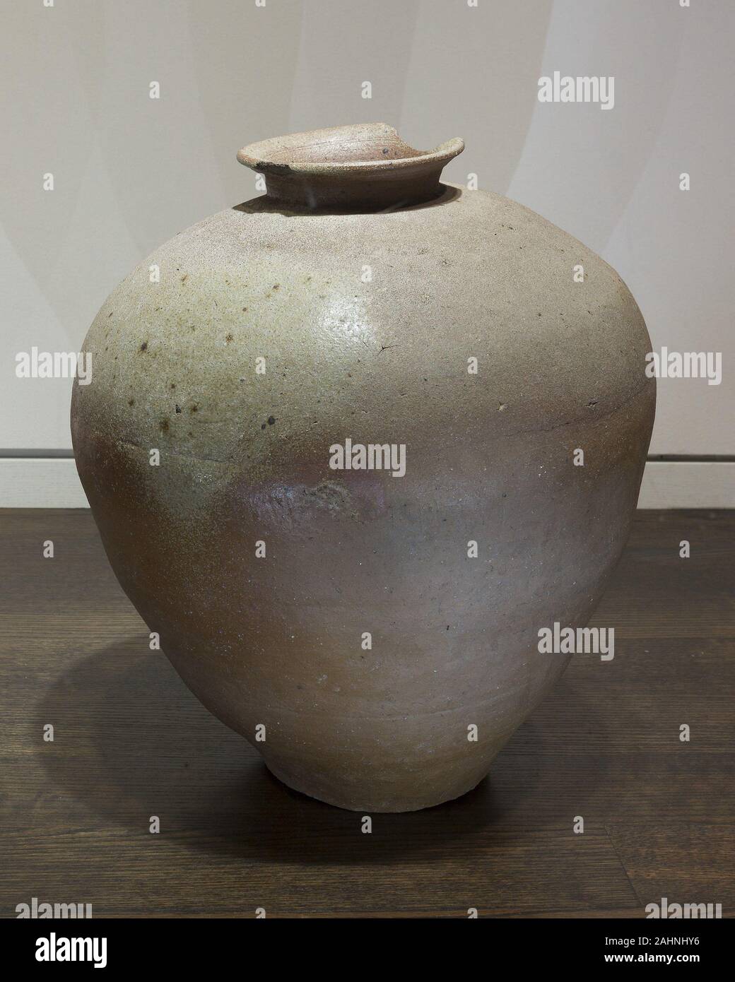 Tamba ware jar hires stock photography and images Alamy
