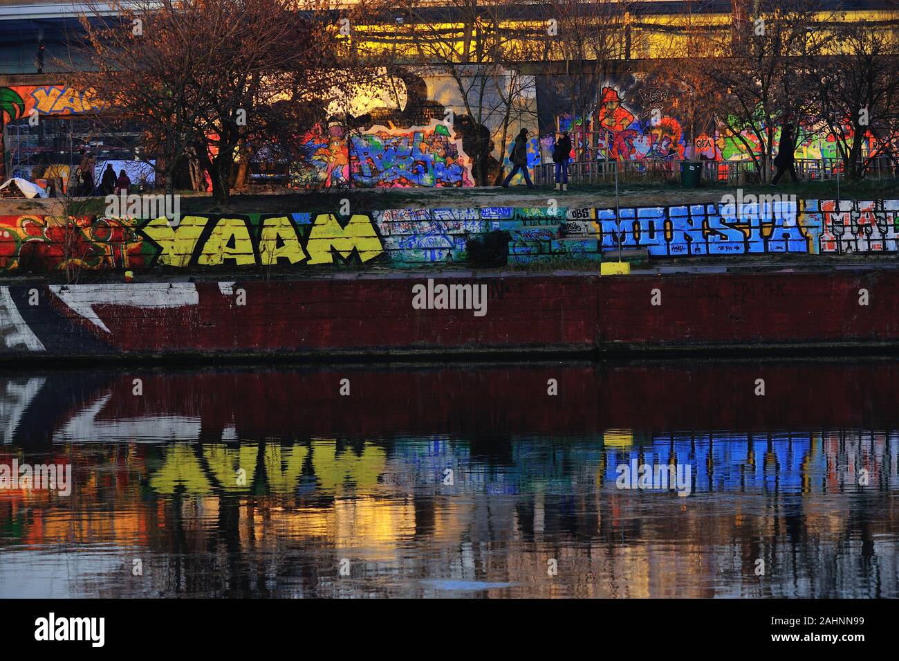 Berlin Berlin Sights Wall Bright Cold War Colorful Colorful