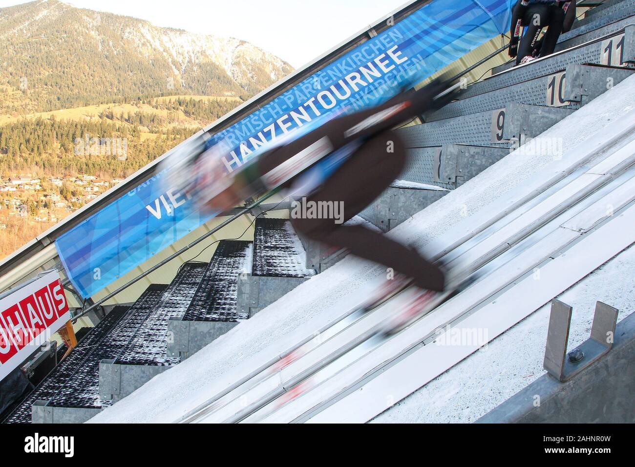 Garmisch Partenkirchen, Deutschland. 31st Dec, 2019. Garmisch-Partenkirchen, Germany December 31, 2019: 68th Four Hills Tournament - Qualification - Garmisch-Partenkirchen symbol image Siispringer on arrival, dynamics, lettering Four Hills Tournament, feature/symbol/symbol photo/characteristic/detail/| usage worldwide Credit: dpa/Alamy Live News Stock Photo