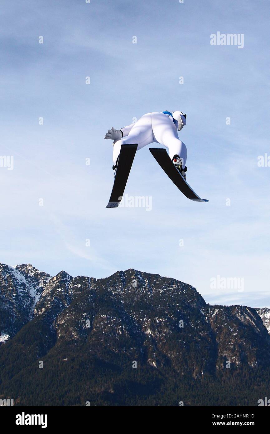 Garmisch Partenkirchen, Deutschland. 31st Dec, 2019. Garmisch-Partenkirchen, Germany December 31, 2019: 68th Four Hills Tournament - Qualification - Garmisch-Partenkirchen ski jumper when jumping, in flight, feature/symbol/symbol photo/characteristic/detail/| usage worldwide Credit: dpa/Alamy Live News Stock Photo