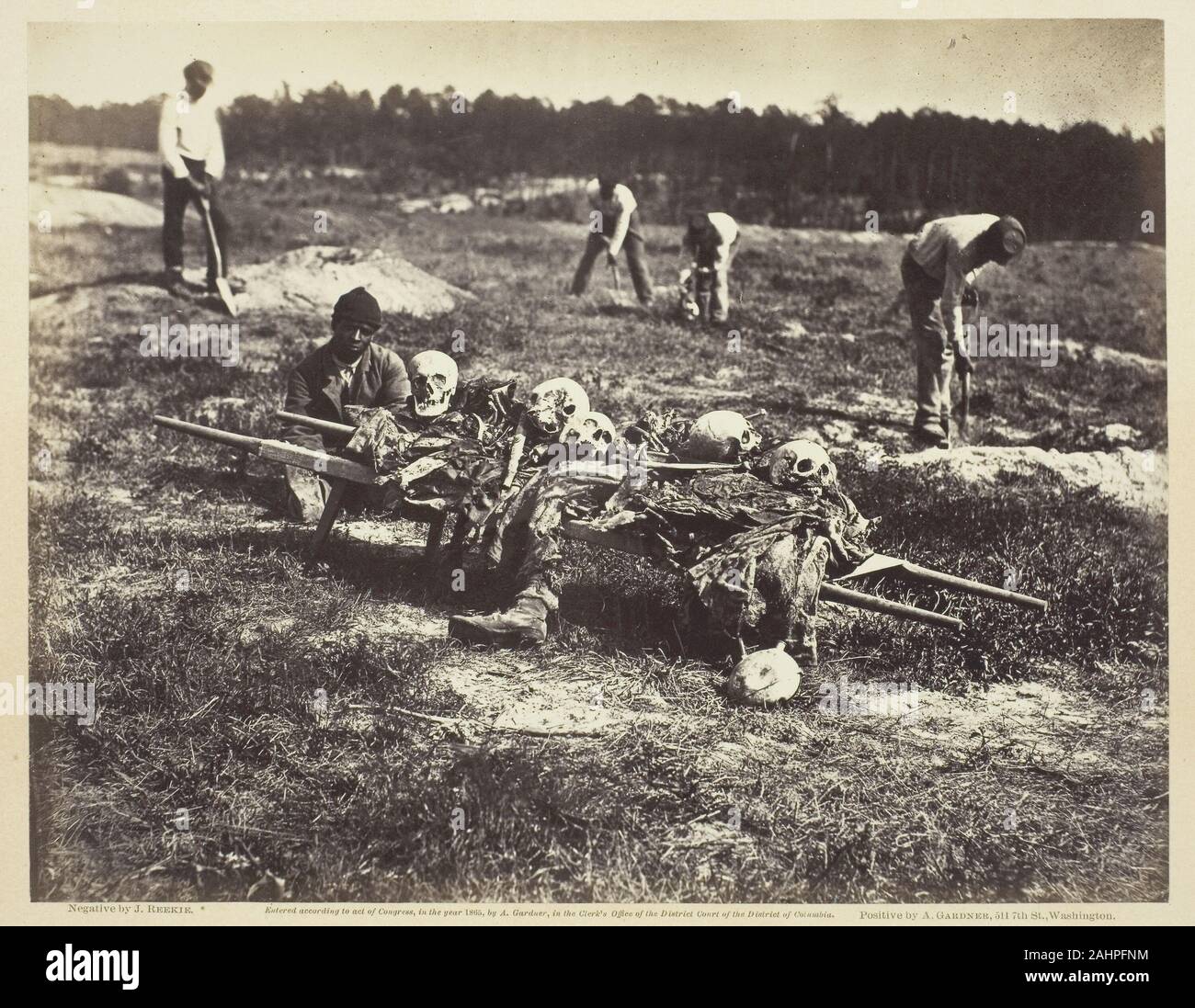 John Reekie. A Burial Party, Cold Harbor, Virginia. 1865. United States. Albumen print, pl. 94 from the album Gardner's Photographic Sketch Book of the War, Volume II (1866) Stock Photo