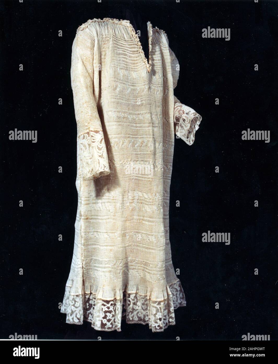 egyptian pleated dress Land of 10,000 pleats part 2