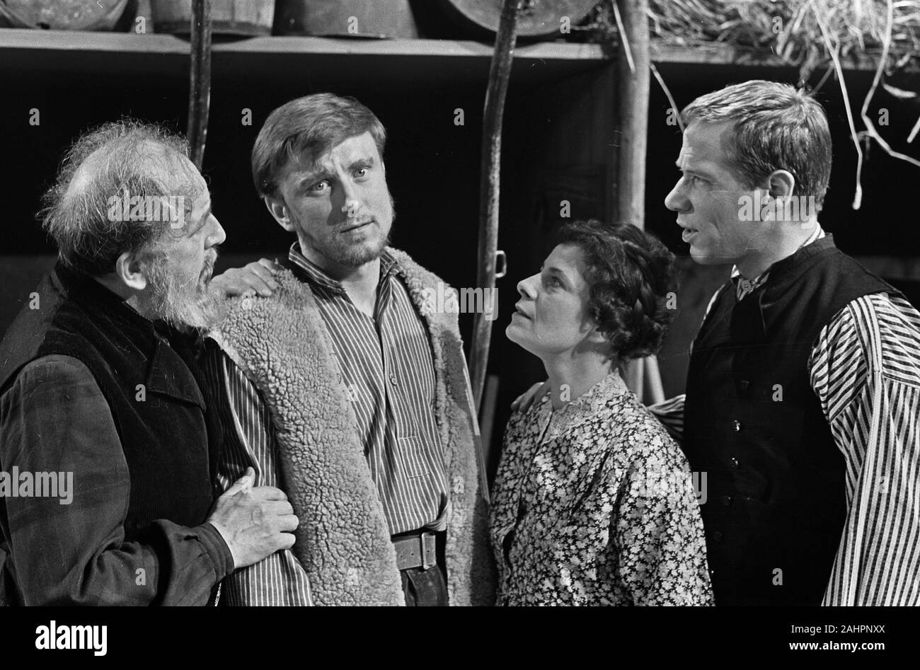 VPRO television 'The Word' by Kaj Munk for TV. From left to right Joris Diels, Peter Oosthoek, Henny Orri and Piet Römer Date April 17, 1963 Stock Photo