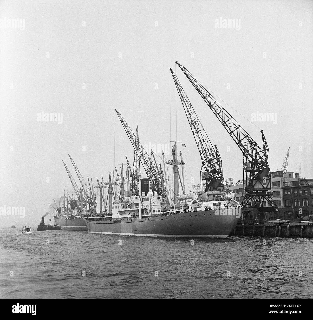 The port of Rotterdam Date April 22, 1964 Location Rotterdam, South
