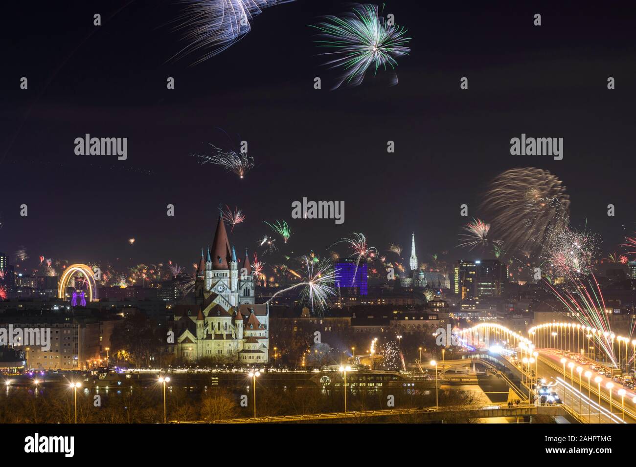 Wien, Vienna: Silvester (New Year Year's Eve), fireworks, Vienna city center, bridge Reichsbrücke, church Franz von Assisi, Ferris Wheel, cathedral St Stock Photo