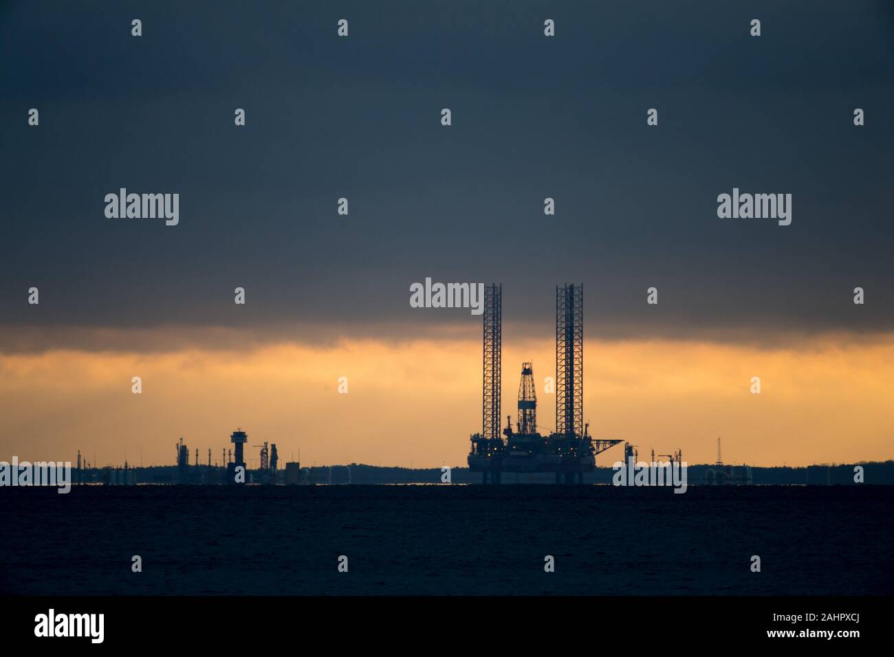 Jackup rig Petro Giant (formerly named Mærsk Giant) in Naftoport in Gdansk, Poland. November 15th 2019 © Wojciech Strozyk / Alamy Stock Photo Stock Photo