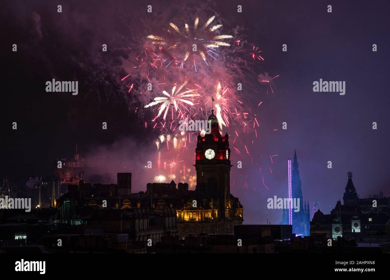 Fireworks are launched from Edinburgh Castle at midnight during the Hogmanay New Year celebrations in Edinburgh. Stock Photo