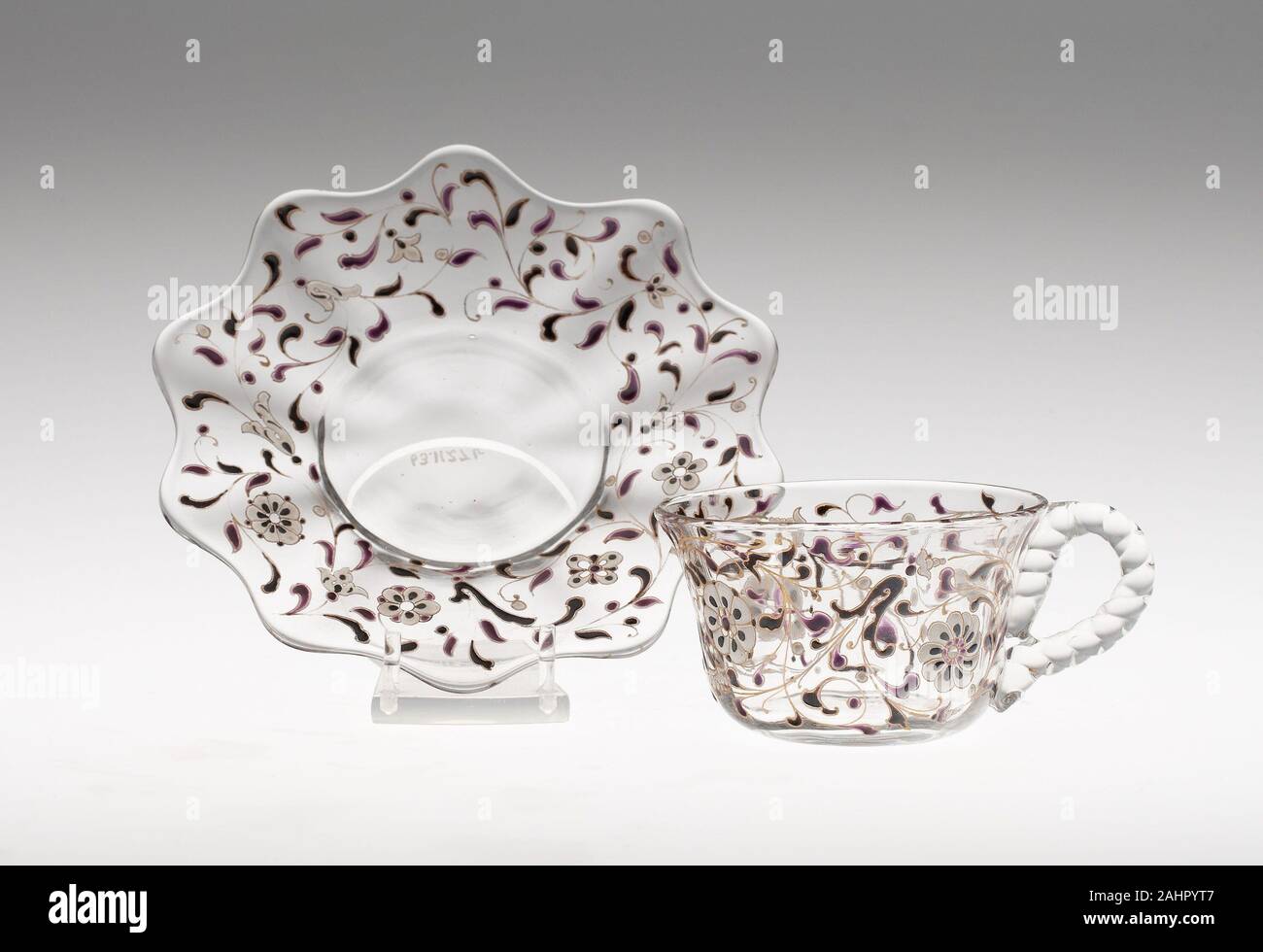https://c8.alamy.com/comp/2AHPYT7/mile-gall-maker-cup-18951905-nancy-glass-with-enamels-and-gilding-2AHPYT7.jpg