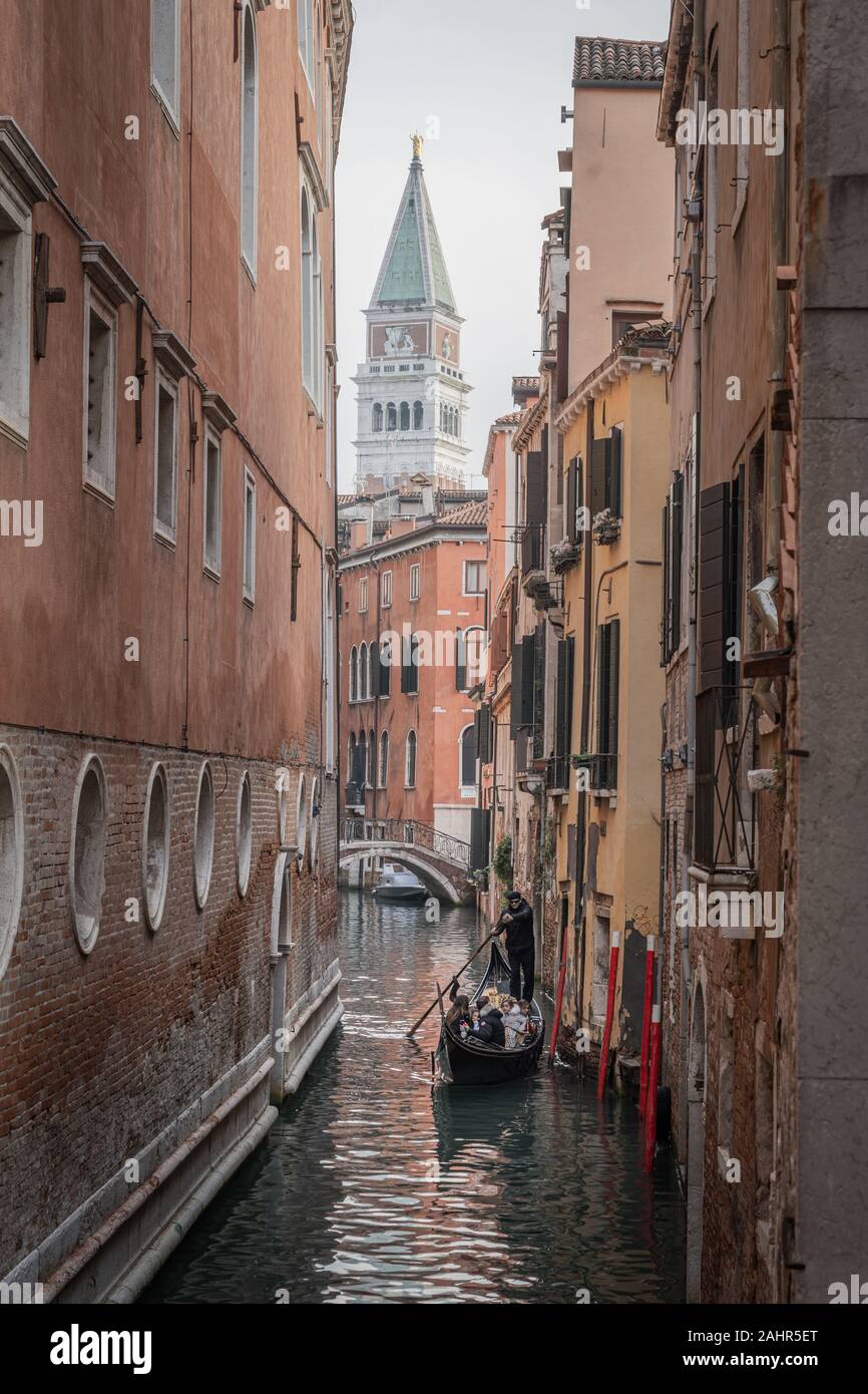 San marco campanile narrow canal hi-res stock photography and images ...