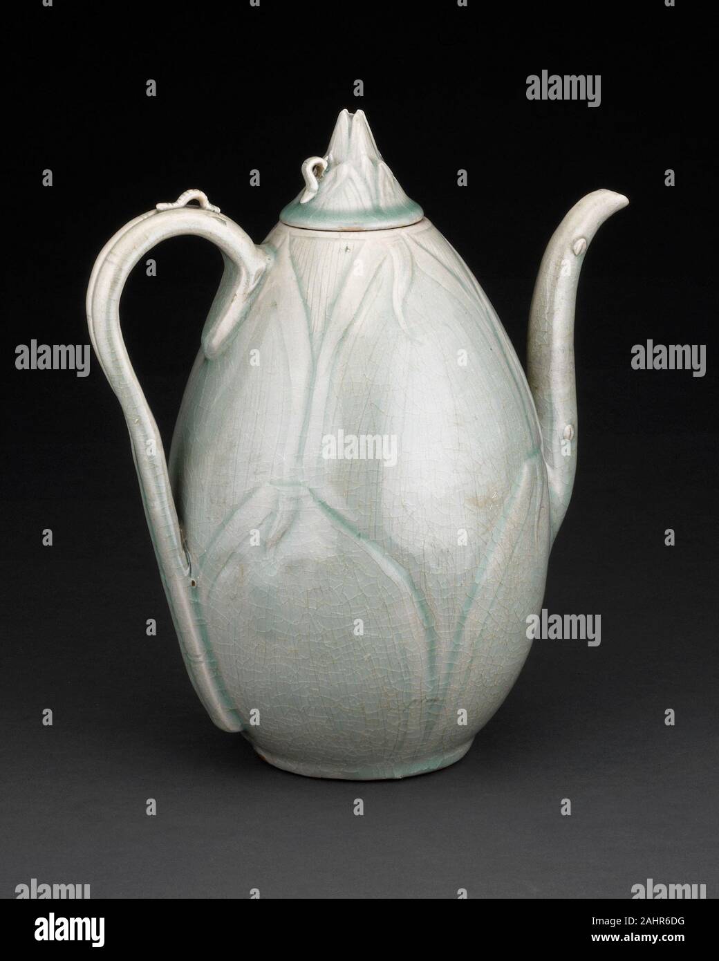 Underglaze black hi-res stock photography and images - Alamy