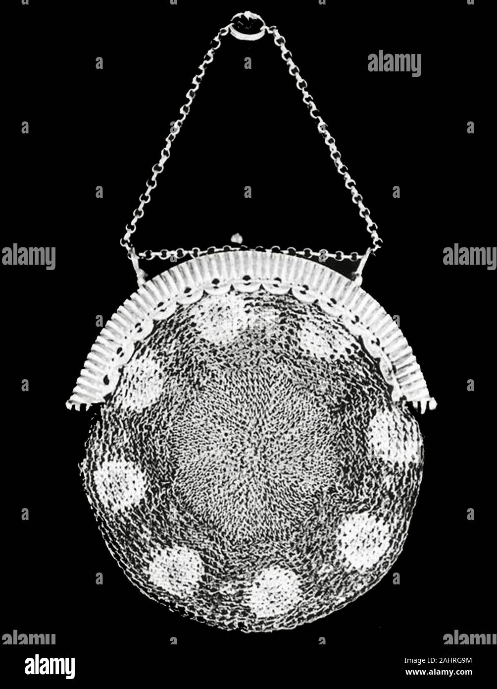 Purse. 18011900. France. Knitted in silk and metal thread consisting