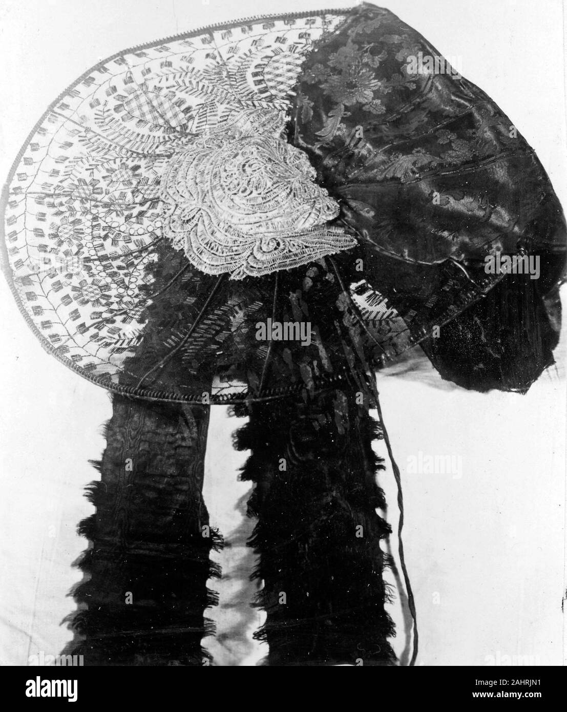 Crown jewels Black and White Stock Photos & Images - Page 3 - Alamy
