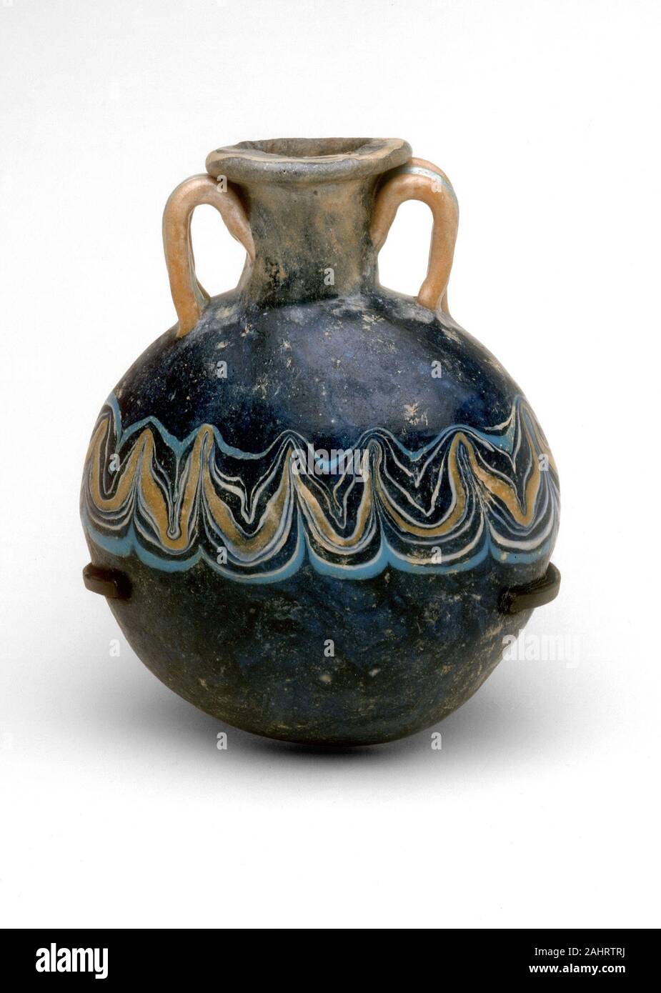 Ancient egypt glass bottle hires stock photography and images Alamy