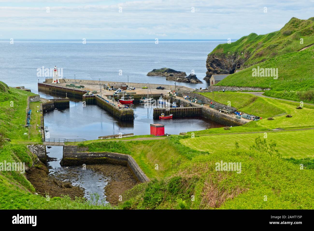 Looking down at the lovely Lybster Harbour, along Scotland's North Coast 500 Stock Photo