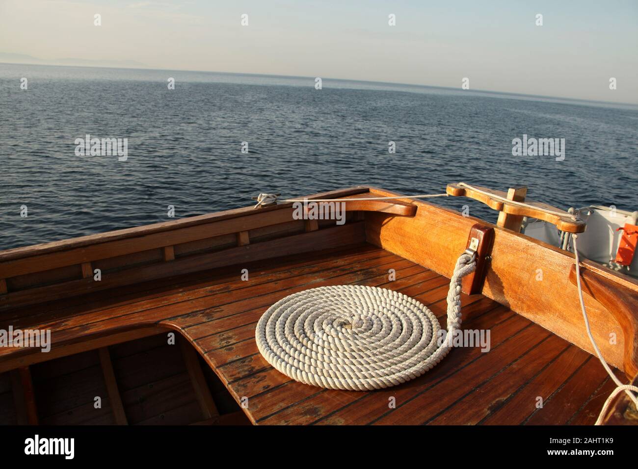 Yacht and rope Stock Photo - Alamy
