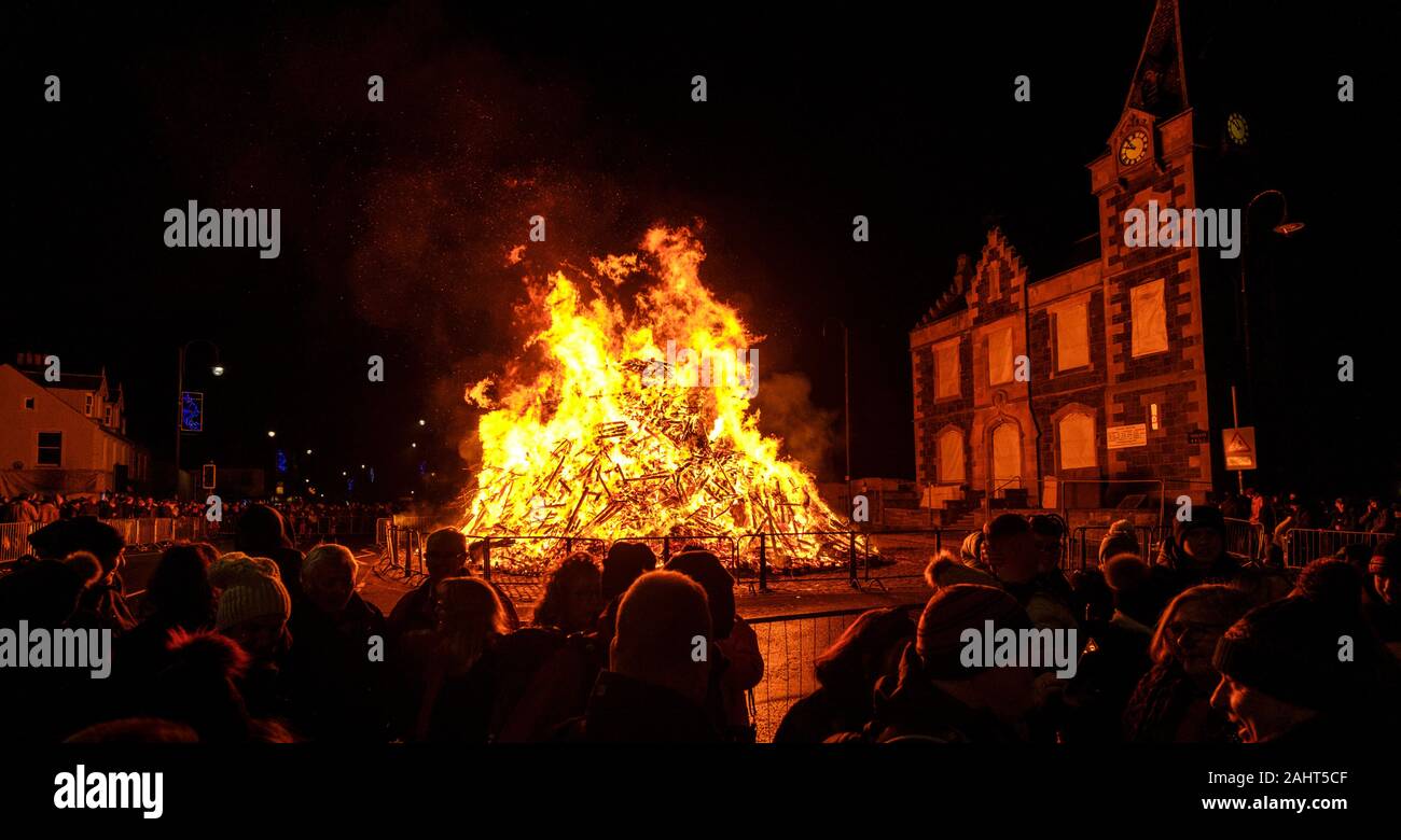 The biggar bonfire on hogmanay hires stock photography and images Alamy