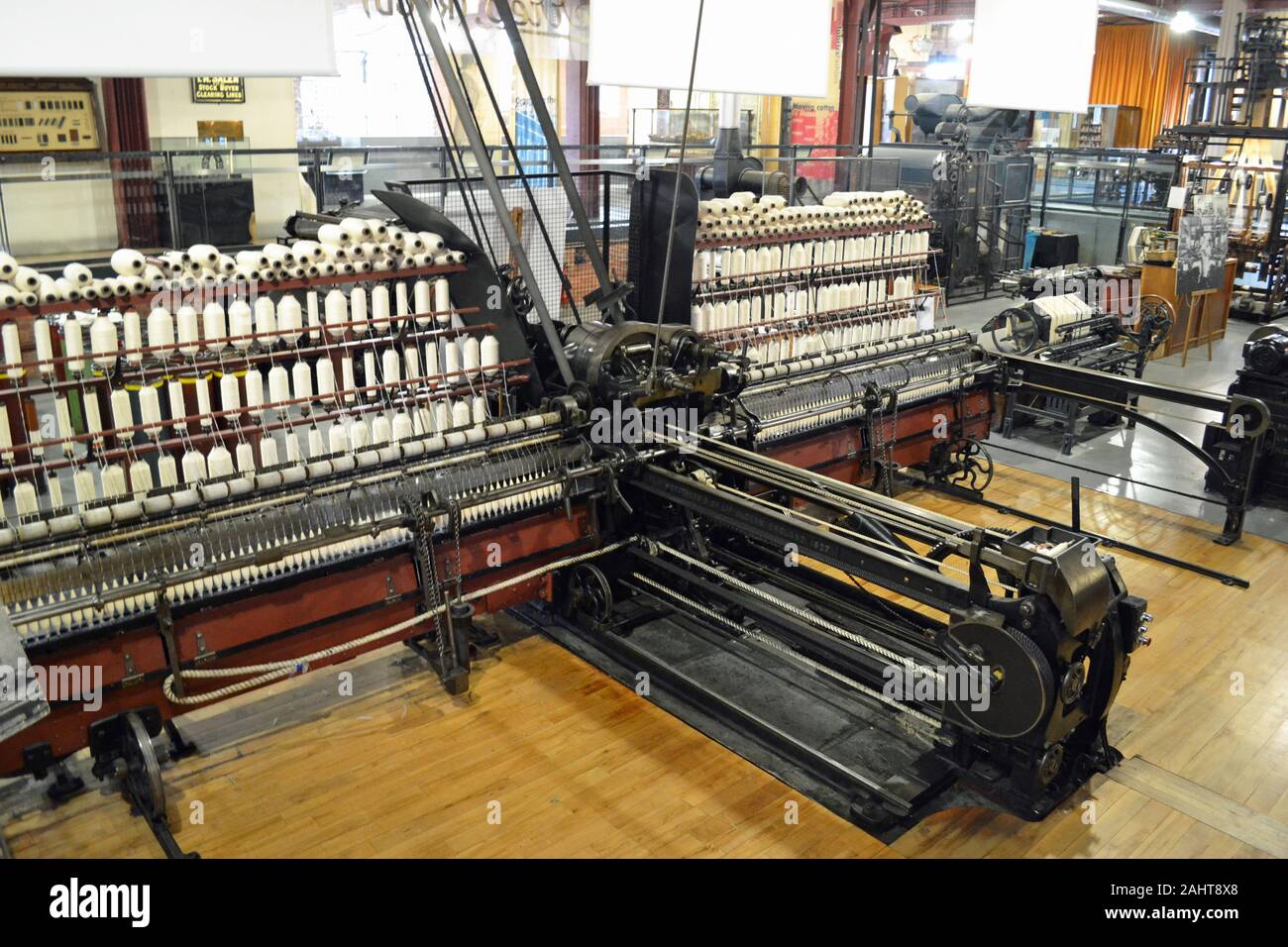 Textile mill machine. Industrial loom at the Museum of Science and  Industry, MOSI, Manchester, UK Stock Photo - Alamy