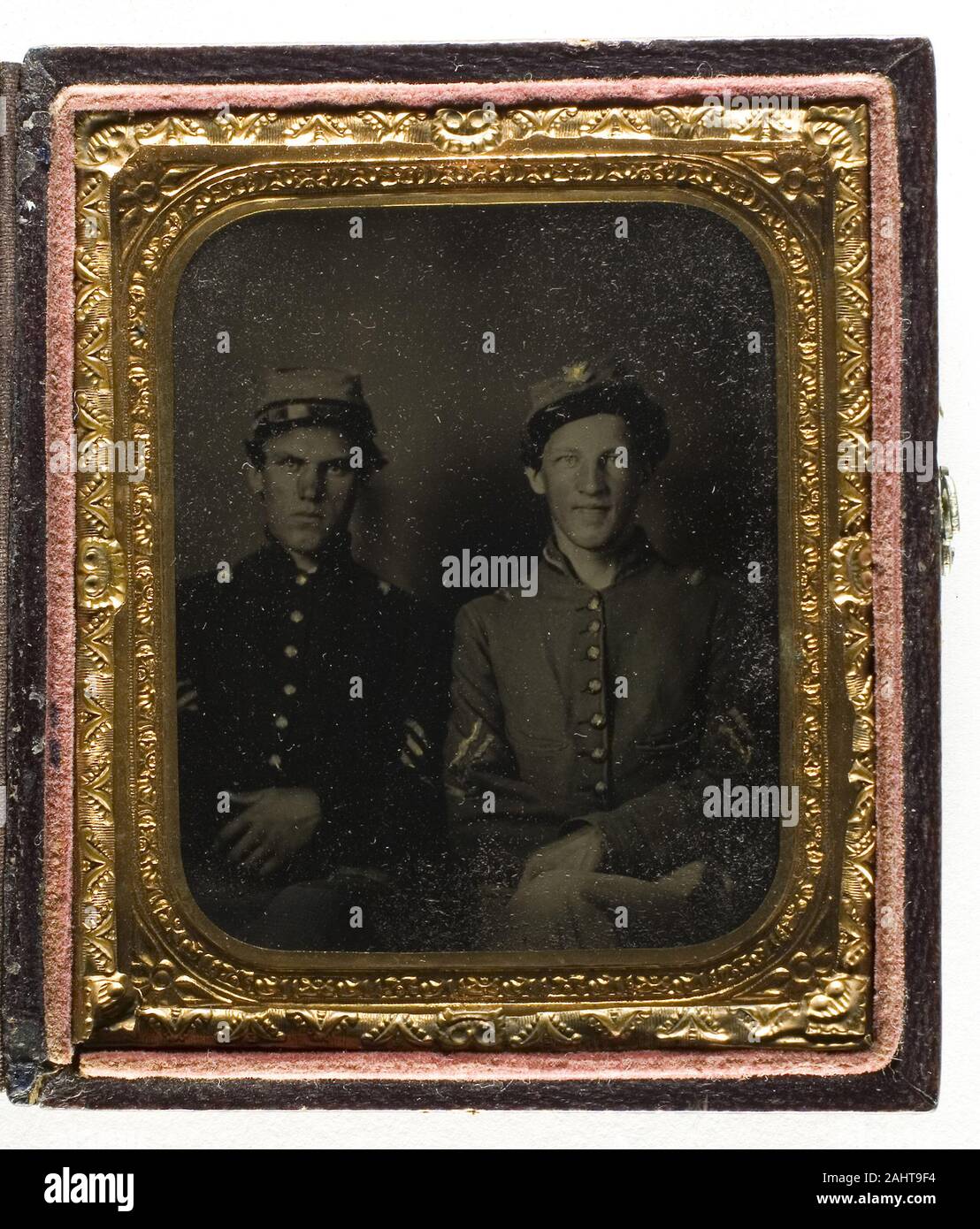 Two soldiers seated hi-res stock photography and images - Alamy