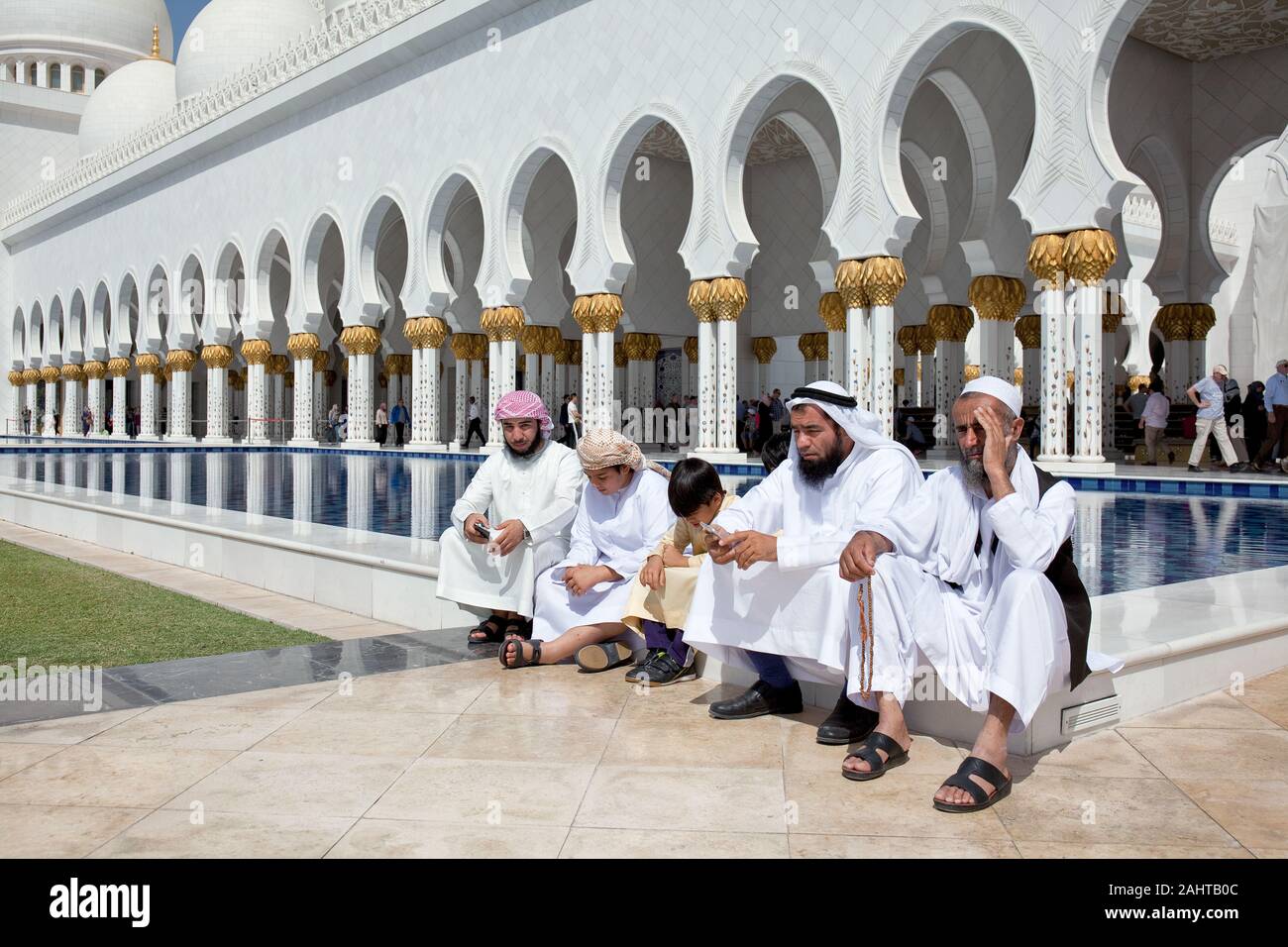 Men thobe arab hires stock photography and images Alamy