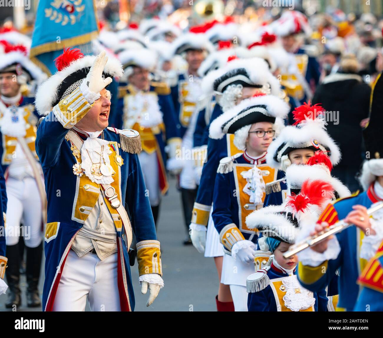 Mainz, Germany. 01st Jan, 2020. A guardsman greets the audience with 'Prosit New Year'. The traditional New Year's procession of the Mainzer Garden through the state capital is the foolish start to the 2020 carnival campaign. Credit: Andreas Arnold/dpa/Alamy Live News Stock Photo
