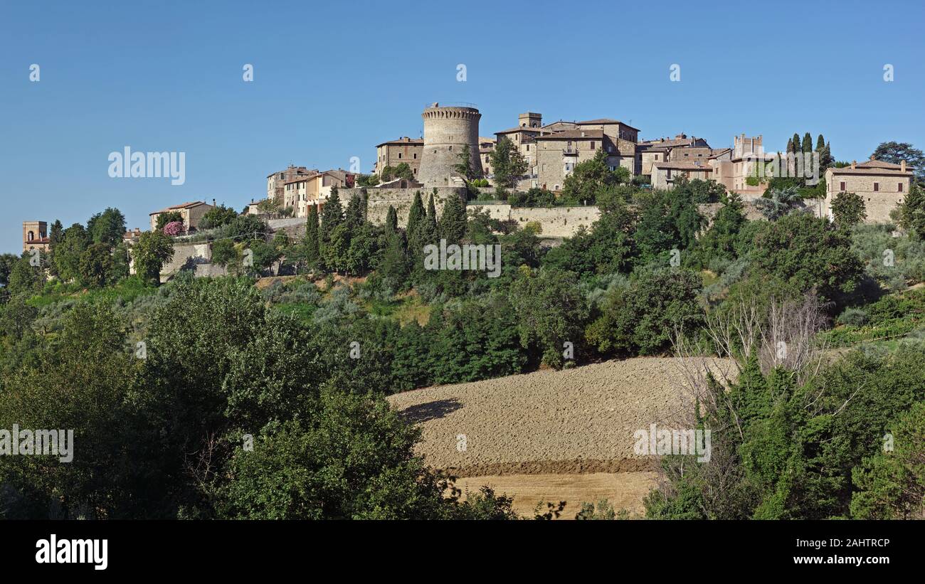 foreshortening of the small village of Gualdo Cattaneo, Umbria, Italy Stock Photo