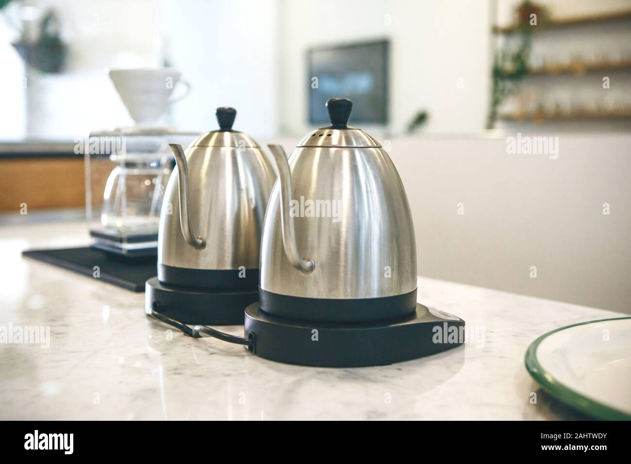 Special kettles and accessories for an alternative method of brewing