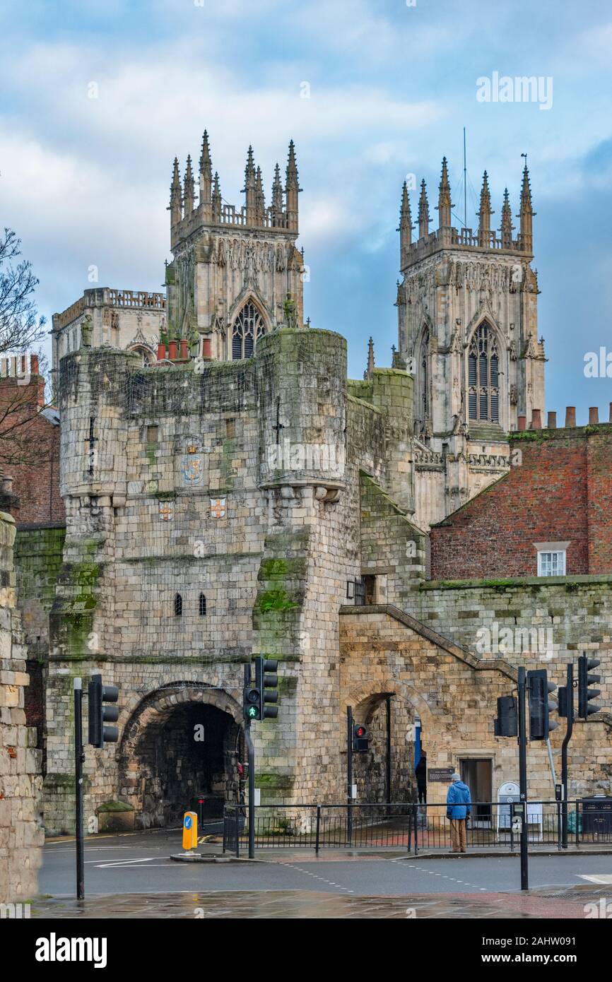 YORK ENGLAND THE BOOTHAM BAR OR GATE WITH THREE STATUES AND THE TOWERS OF YORK MINSTER BEHIND Stock Photo