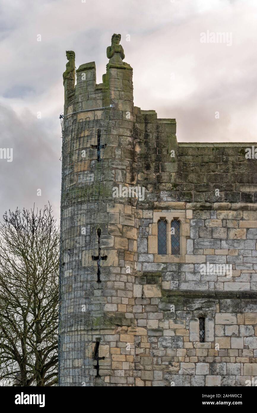 YORK ENGLAND THE MONK BAR OR GATE WITH STATUES HOLDING STONES READY TO