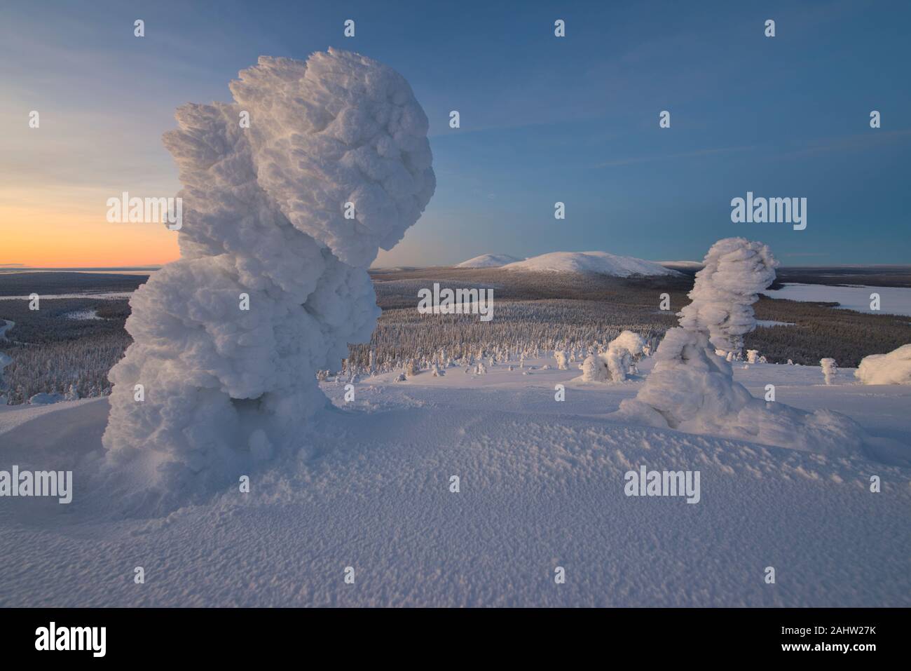 pallastunturi-fells-in-pallas-yll-stunturi-national-park-during-polar