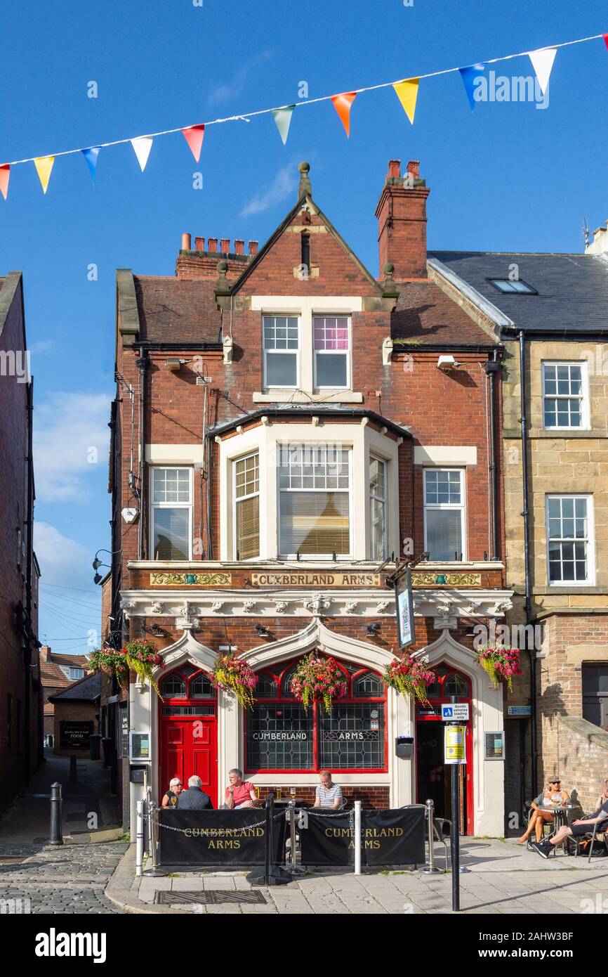 Tynemouth front street hires stock photography and images Alamy