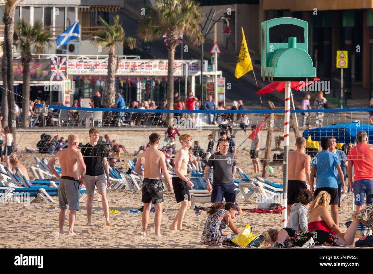 Benidorm, Alicante Province, Spain. 1st January 2020. Tourists and locals enjoy the warm, sunny weather on Levante beach on New Years Day. Stock Photo