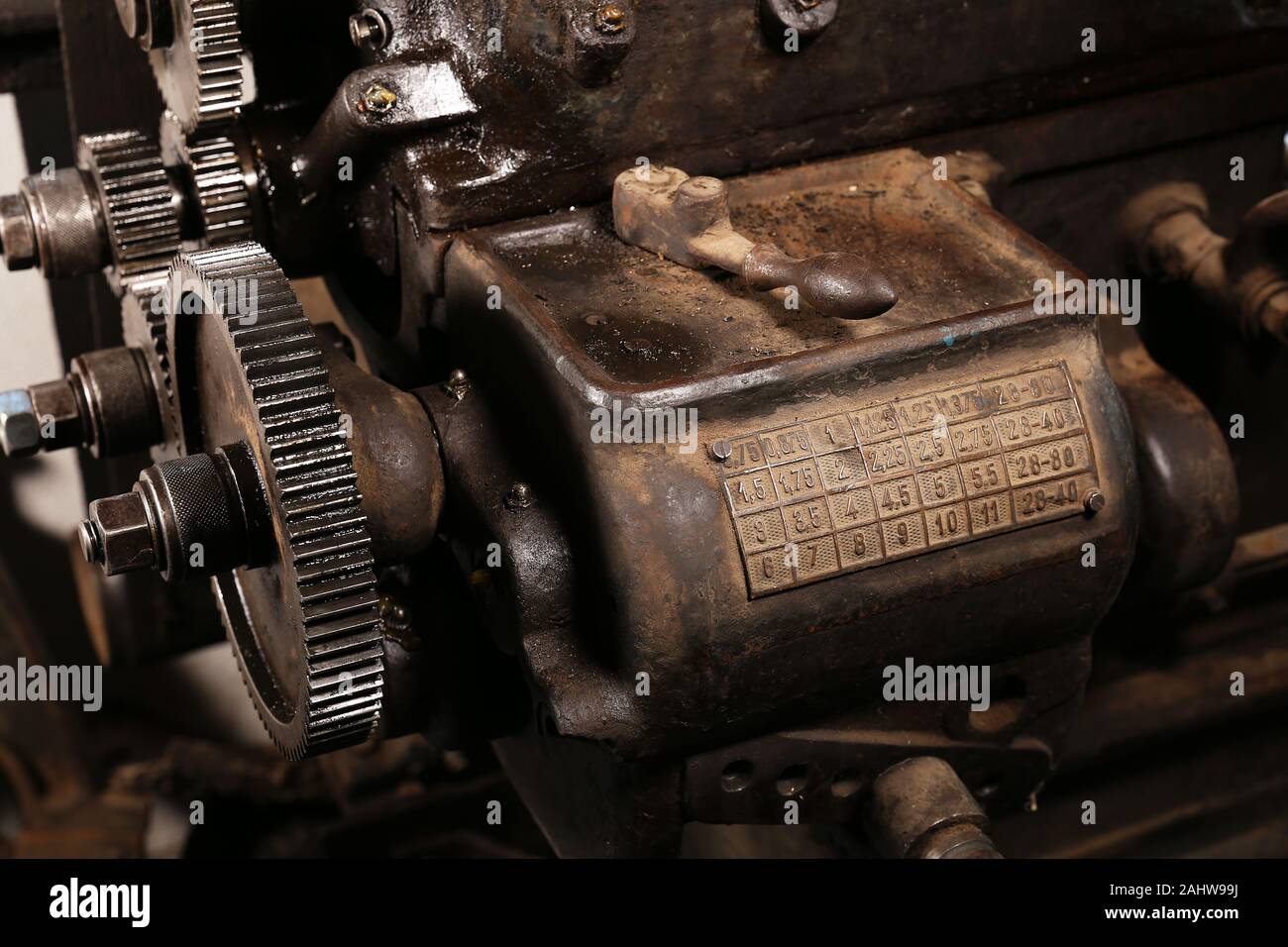 激レア、1990年代、山田産業「YS45FR」オーバーホール済 Old gear machine in factory hi-res stock photography and
