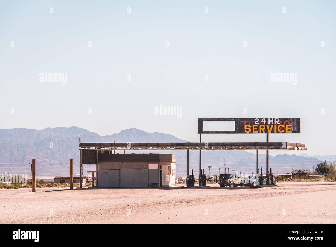 Gas station in desert hi-res stock photography and images - Alamy