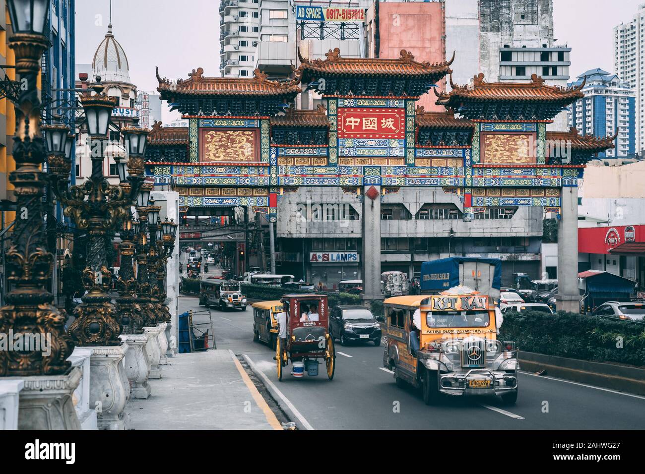 The Chinatown Arch, in Binondo, Manila, The Philippines Stock Photo Alamy