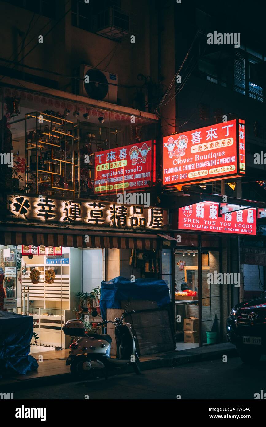 Night street scene in Binondo, Manila, The Philippines Stock Photo - Alamy