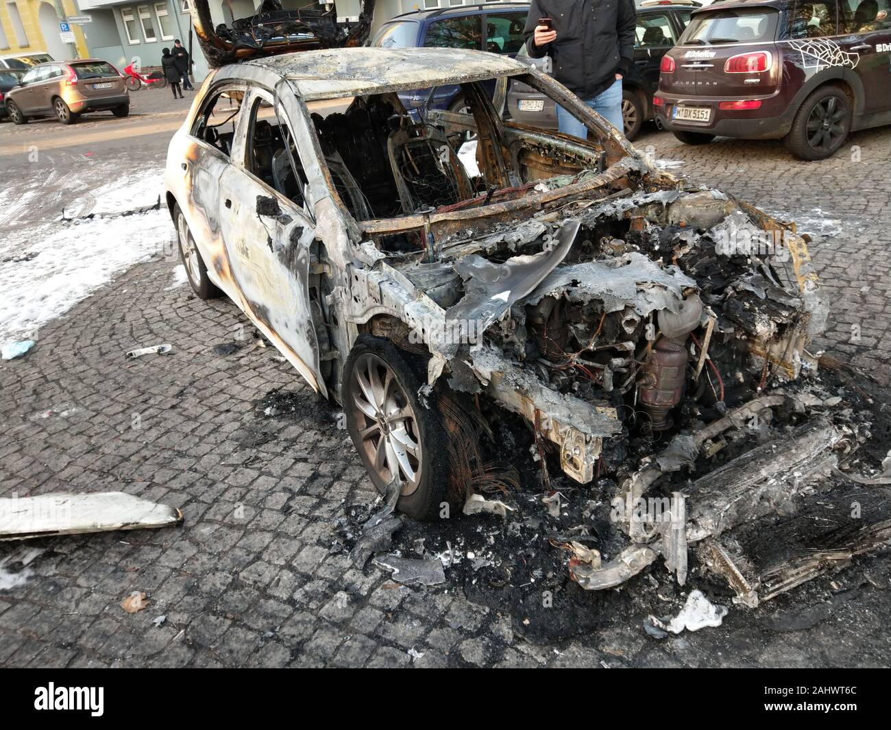 01 January 2020, Berlin: A burnt-out car is parked near the park at Gleisdreieck. Behind the wreck you can still see fresh foam on the ground. On New Year's Eve, numerous cars went up in flames in Berlin. The police announced on New Year's Day that in all cases it was assumed that the arson had been deliberate - in some cases the State Security Service took over the investigation. (To dpa 'Numerous cars set on fire in Berlin on New Year's Eve') Photo: Wolfram Steinberg/dpa Stock Photo