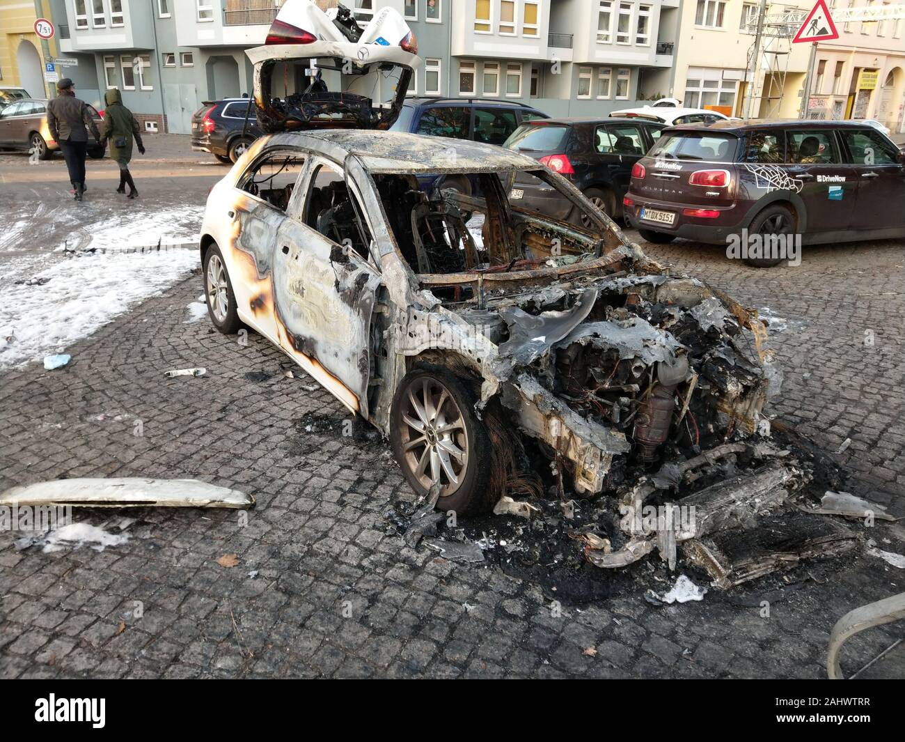 Berlin, Germany. 01st Jan, 2020. A burnt-out car is parked near the park at Gleisdreieck. Behind the wreck you can still see fresh foam on the ground. On New Year's Eve, numerous cars went up in flames in Berlin. The police announced on New Year's Day that in all cases it was assumed that the arson had been deliberate - in some cases the State Security Service took over the investigation. (To dpa 'Numerous cars set on fire in Berlin on New Year's Eve') Credit: Wolfram Steinberg/dpa/Alamy Live News Stock Photo