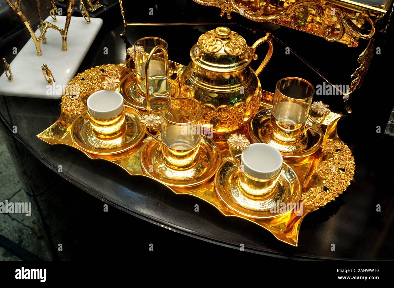 teapot Grand Bazaar in ISTAMBUL Bosphorus Strait TURKEY Stock Photo Alamy